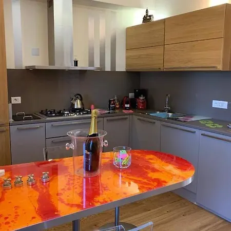 The Cherry Garden House Loft Lusso شقة بروناتي